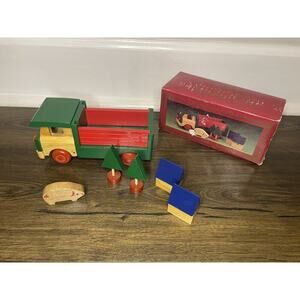 Vintage Windsor Collection Holiday‎ Wooden Farm Truck Trees Pig Houses Christmas